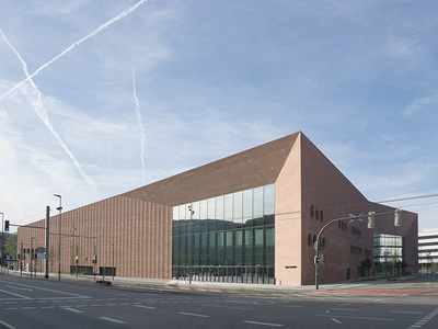 Blick von Norden auf den Haupteingang des neuen Kongresszentrums in Heidelberg. | © Degelo