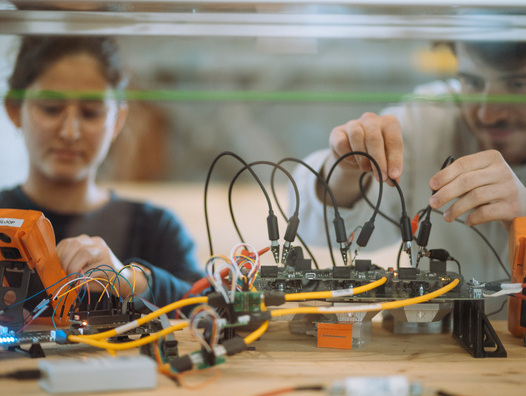 Das Studierenden-Team der ETH arbeitet an der Entwicklung des Prototyps für die Hyperloop-Technologie, gesponsert von der Stiftung Swiss Engineering | © J. Kleger